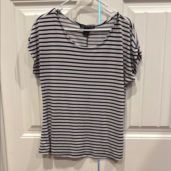 Suzie In The City Elegant Black Top with Chic Design - Picture 1 of 4